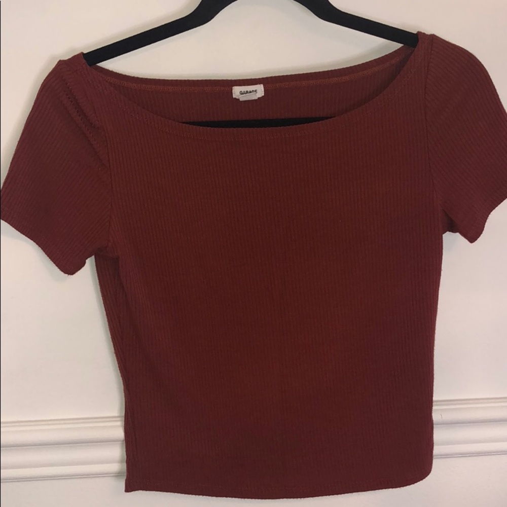 Burgundy Garage crop T-shirt